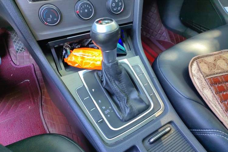 Used Volkswagen Golf 2014 1.4TSI Automatic Comfort Model Gear Lever