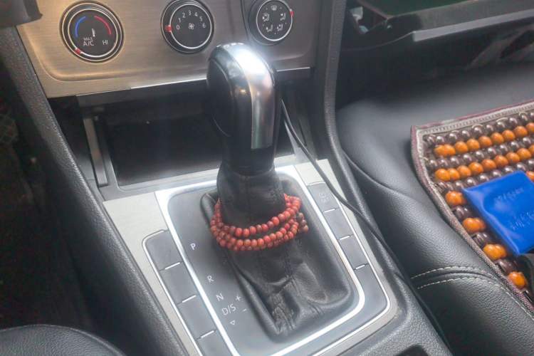 Used Volkswagen Golf 2014 1.4TSI Automatic Comfort Model Gear Lever