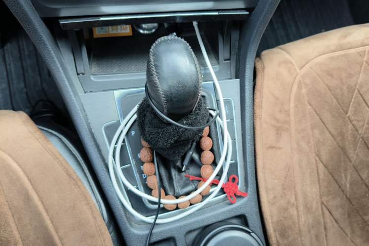 Used Volkswagen Golf 2014 1.4TSI Automatic Comfort Model Gear Lever
