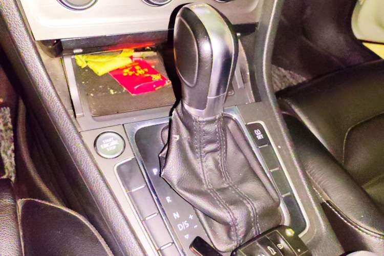Used Volkswagen Golf 2014 1.4TSI Automatic Luxury Model Gear Lever