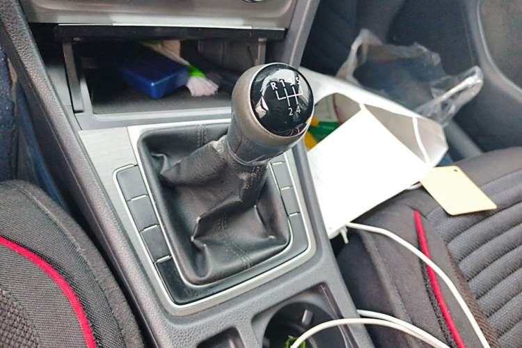 Used Volkswagen Golf 2014 1.4 TSI Manual Comfort Model Gear Lever