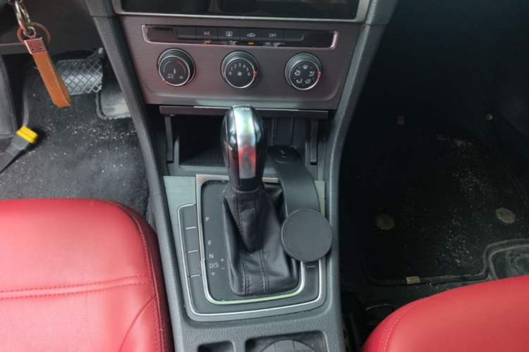 Used Volkswagen Golf 2014 1.4TSI Automatic Comfort Model Gear Lever