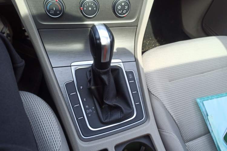 Used Volkswagen Golf 2014 1.6L Automatic Comfort Model Gear Lever