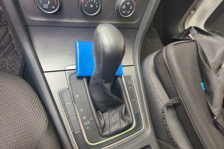 Used Volkswagen Golf 2014 1.4TSI Automatic Comfort Model Gear Lever