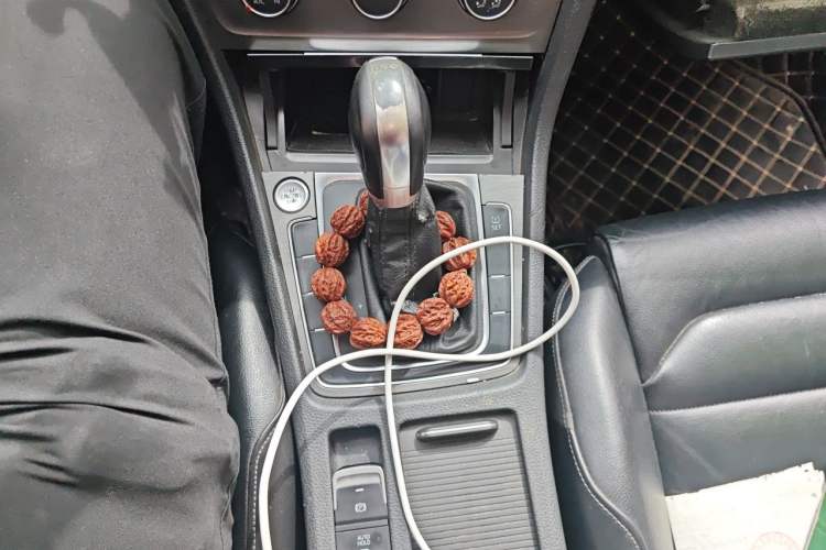Used Volkswagen Golf 2014 1.4TSI Automatic Luxury Model Gear Lever