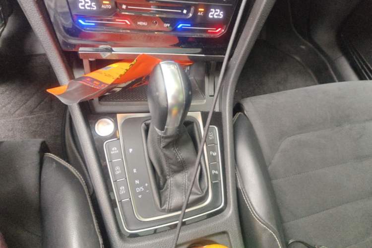 Used Volkswagen Golf 2014 1.4TSI Automatic Flagship Model Gear Lever