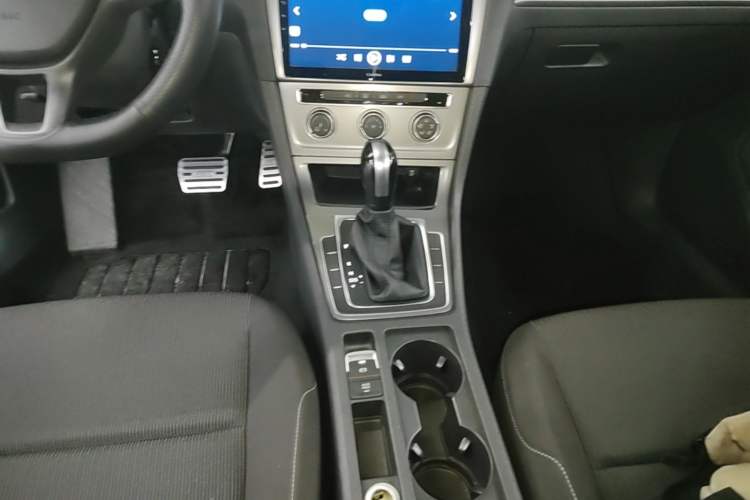 Used Volkswagen Golf 2014 1.6L Automatic Fashion Model Gear Lever