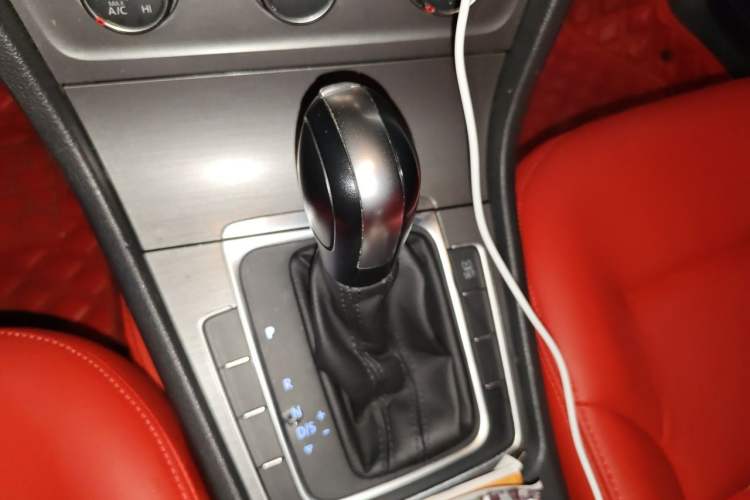 Used Volkswagen Golf 2014 1.6L Automatic Comfort Model Gear Lever