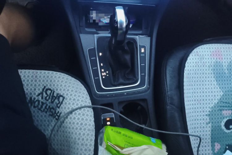 Used Volkswagen Golf 2014 1.6L Automatic Comfort Model Gear Lever