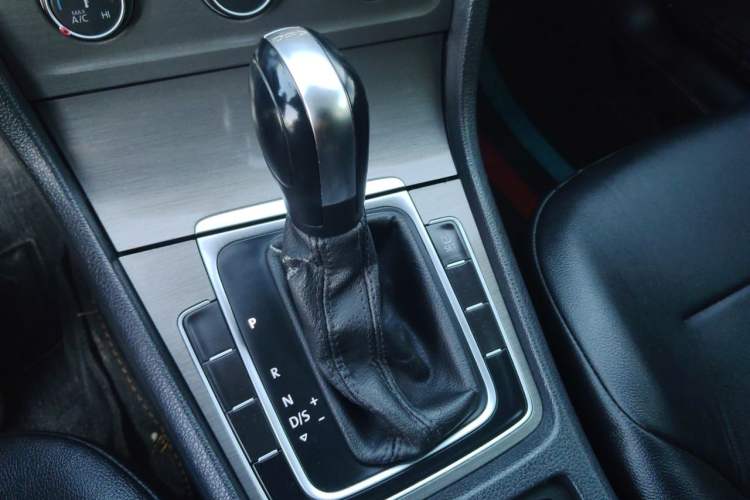 Used Volkswagen Golf 2014 1.4TSI Automatic Comfort Model Gear Lever
