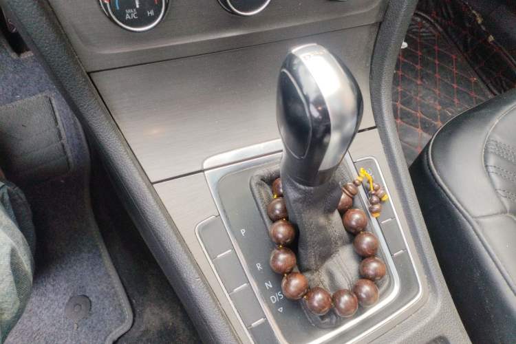 Used Volkswagen Golf 2014 1.4TSI Automatic Comfort Model Gear Lever