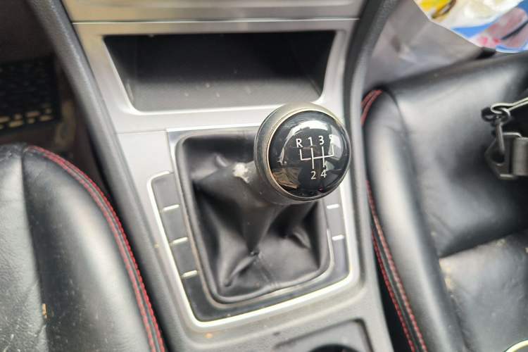 Used Volkswagen Golf 2014 1.6L Manual Fashion Edition Gear Lever
