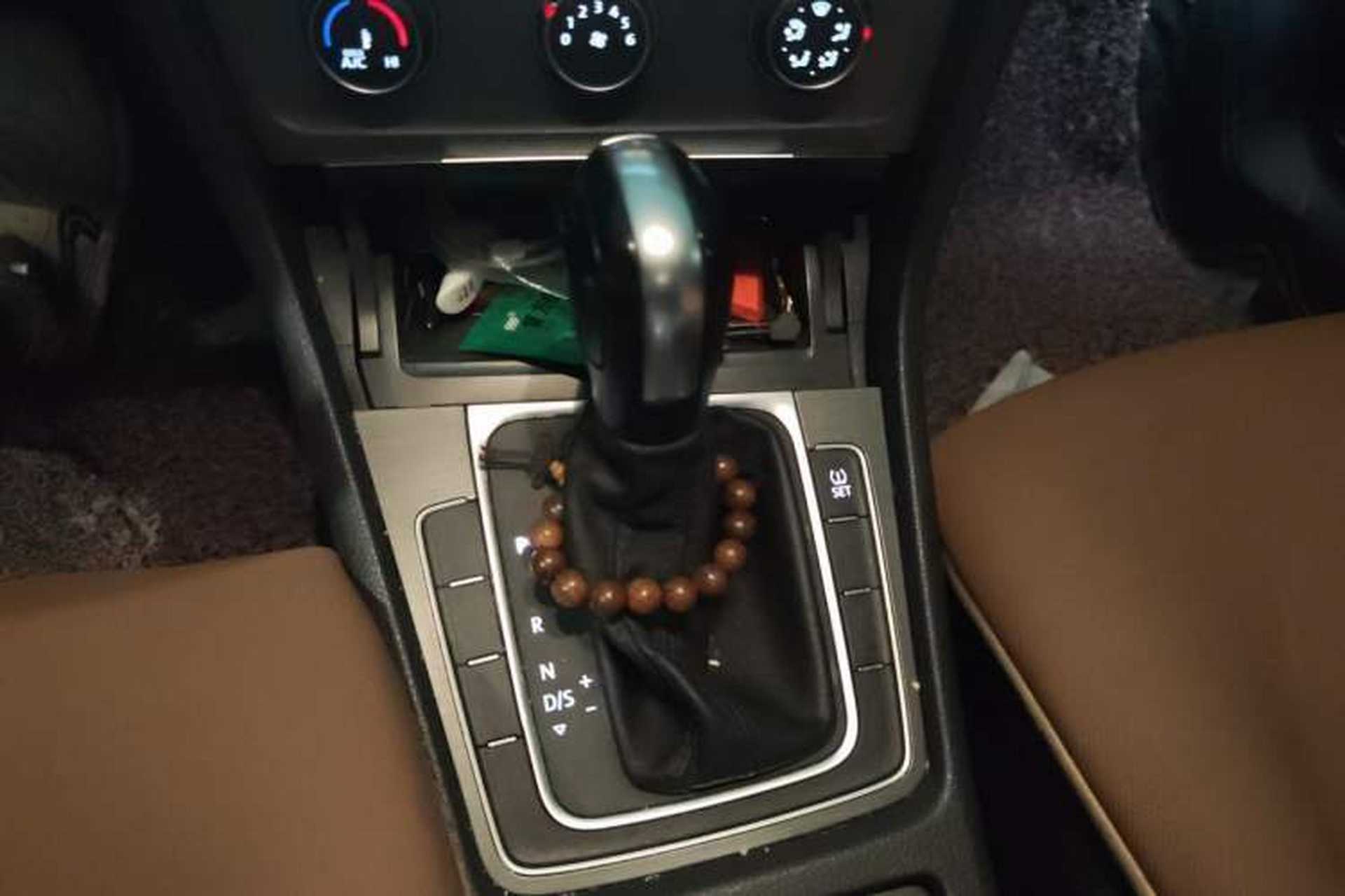 Used Volkswagen Golf 2014 1.6L Automatic Comfort Model Gear Lever