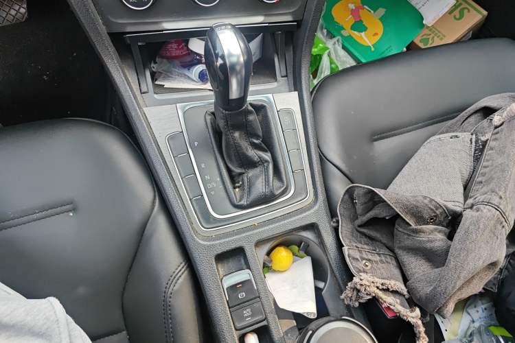 Used Volkswagen Golf 2014 1.4TSI Automatic Comfort Model Gear Lever