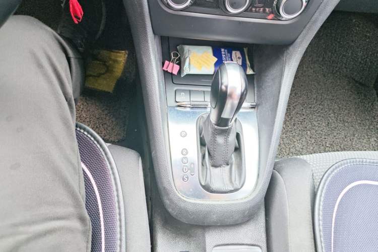 Used Volkswagen Golf 2014 1.6L Automatic Comfort Model Gear Lever