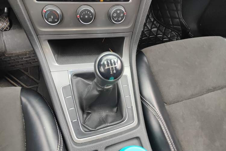 Used Volkswagen Golf 2014 1.6L Manual Fashion Edition Gear Lever