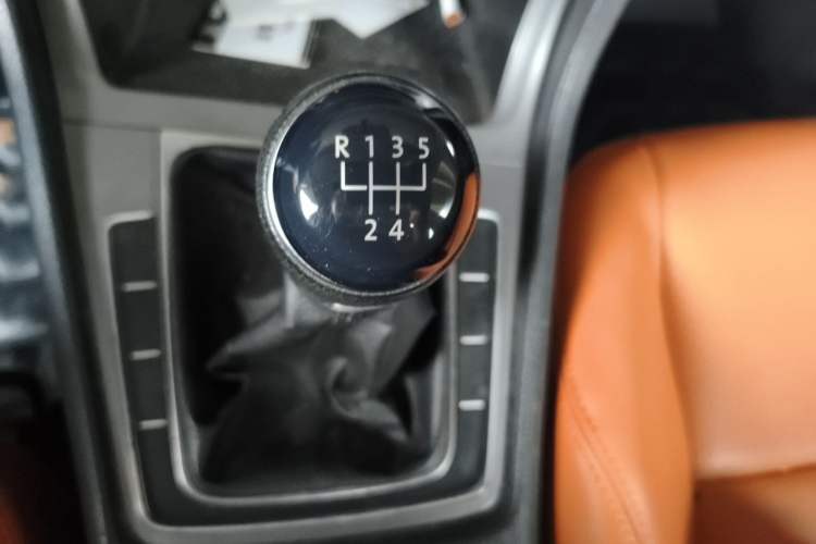 Used Volkswagen Golf 2014 1.6L Manual Fashion Edition Gear Lever