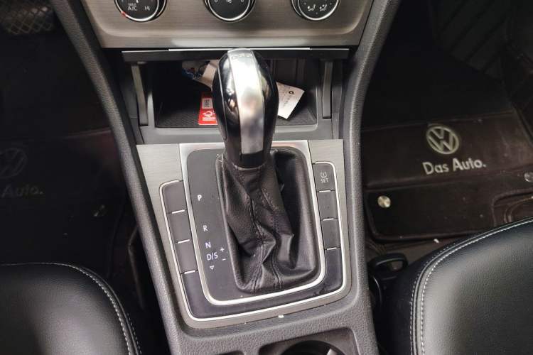 Used Volkswagen Golf 2014 1.4TSI Automatic Comfort Model Gear Lever