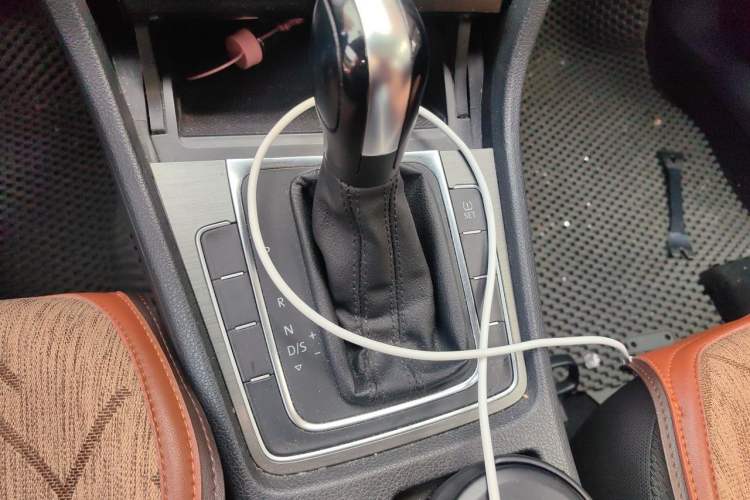 Used Volkswagen Golf 2014 1.4TSI Automatic Comfort Model Gear Lever