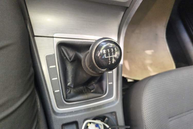Used Volkswagen Golf 2014 1.4 TSI Manual Comfort Model Gear Lever