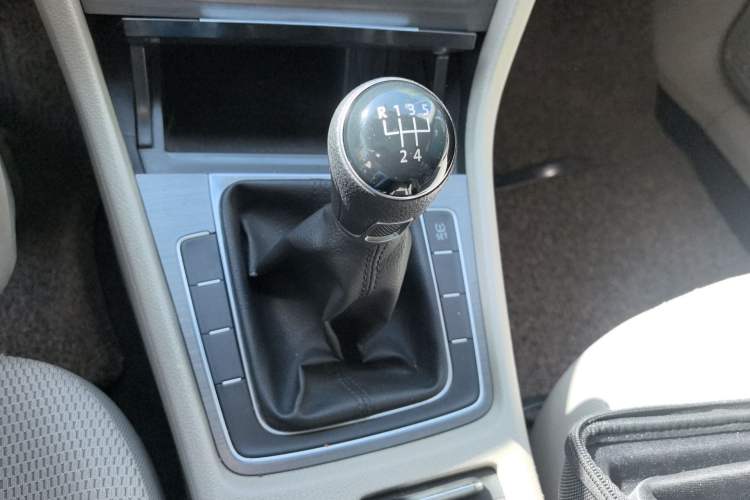 Used Volkswagen Golf 2014 1.4 TSI Manual Comfort Model Gear Lever