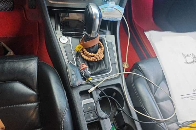 Used Volkswagen Golf 2014 1.4TSI Automatic Luxury Model Gear Lever