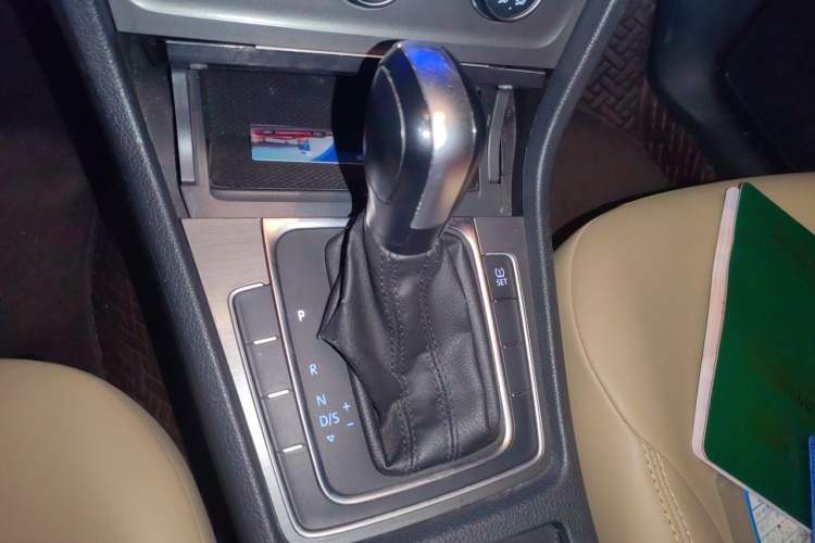 Used Volkswagen Golf 2014 1.6L Automatic Comfort Model Gear Lever