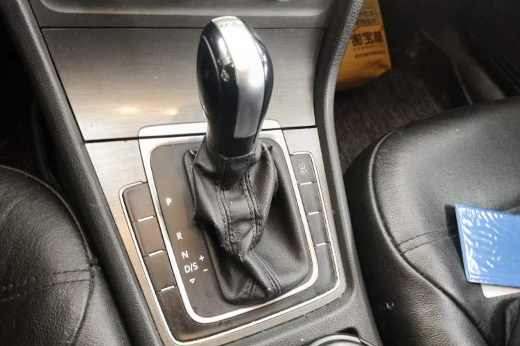 Used Volkswagen Golf 2014 1.4TSI Automatic Comfort Model Gear Lever