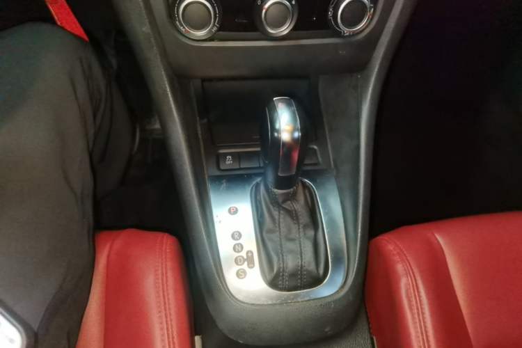 Used Volkswagen Golf 2014 1.6L Automatic Comfort Model Gear Lever