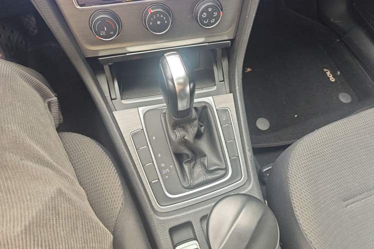 Used Volkswagen Golf 2014 1.4TSI Automatic Comfort Model Gear Lever