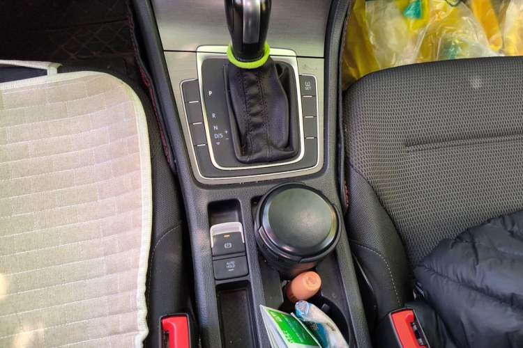 Used Volkswagen Golf 2014 1.6L Automatic Comfort Model Gear Lever