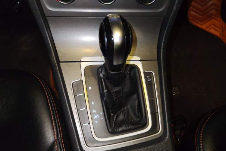 Used Volkswagen Golf 2014 1.4TSI Automatic Comfort Model Gear Lever