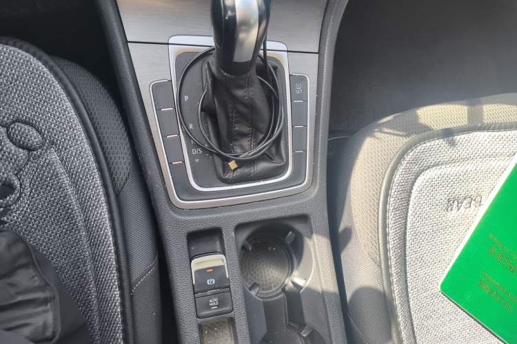 Used Volkswagen Golf 2014 1.4TSI Automatic Comfort Model Gear Lever