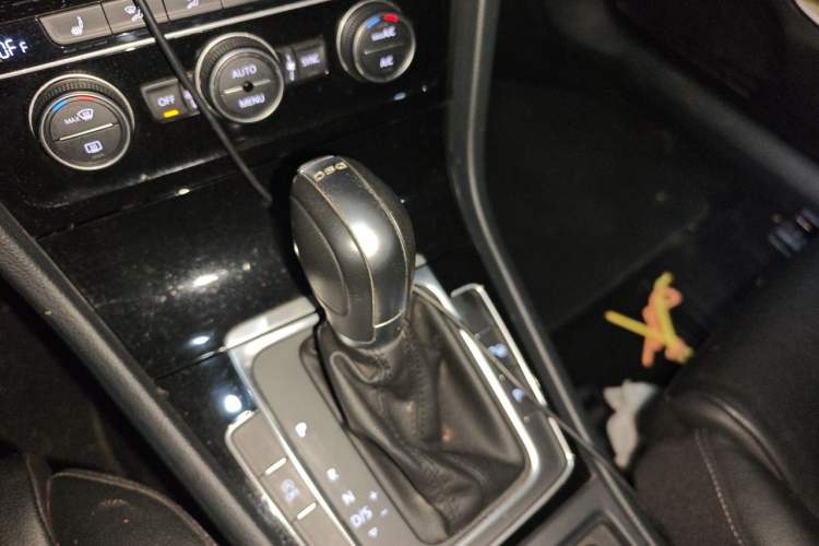 Used Volkswagen Golf 2014 1.4TSI Luxury Travel Edition Gear Lever