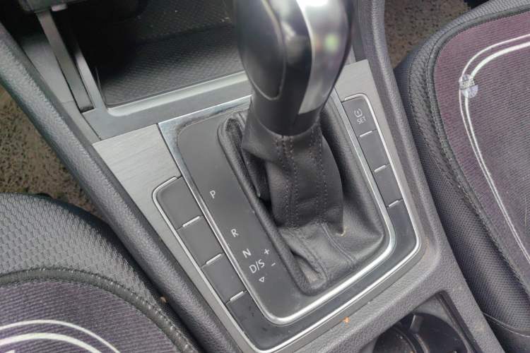 Used Volkswagen Golf 2014 1.6L Automatic Comfort Model Gear Lever