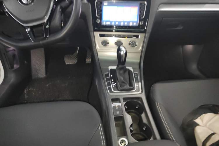 Used Volkswagen Golf 2014 1.4TSI Automatic Comfort Model Gear Lever