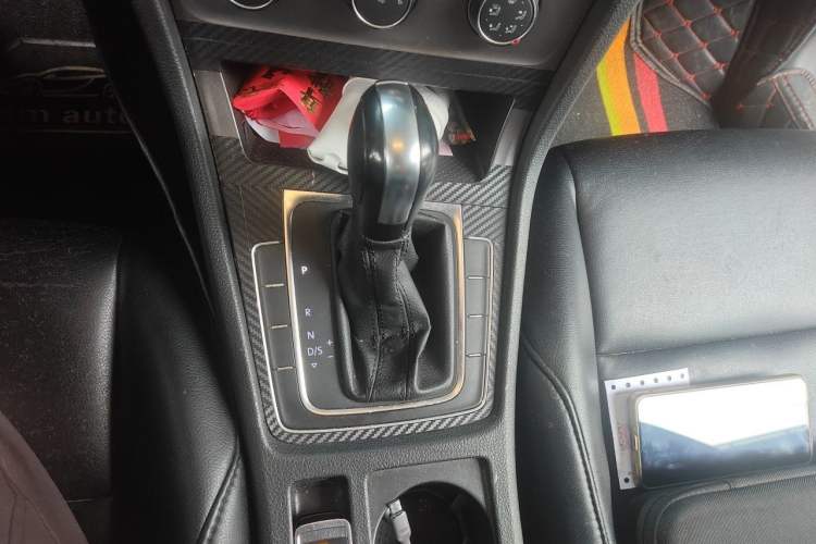 Used Volkswagen Golf 2014 1.6L Automatic Fashion Model Gear Lever