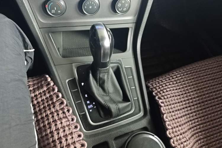Used Volkswagen Golf 2014 1.6L Automatic Fashion Model Gear Lever