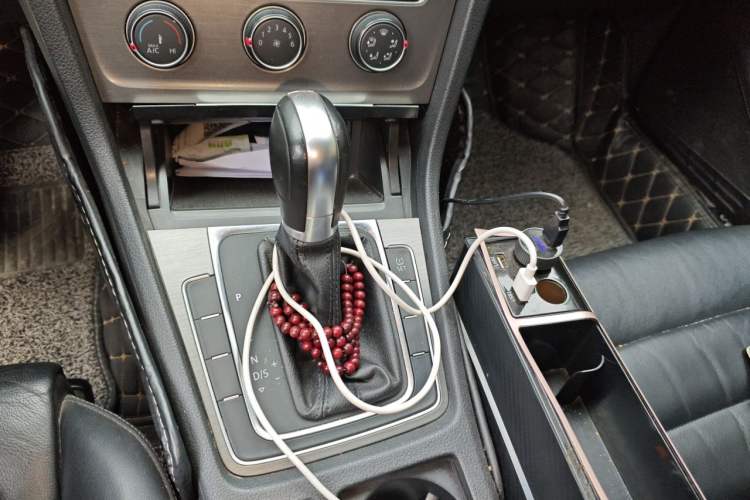 Used Volkswagen Golf 2014 1.6L Automatic Comfort Model Gear Lever
