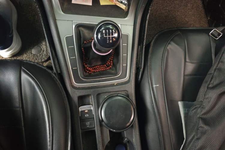 Used Volkswagen Golf 2014 1.6L Manual Fashion Edition Gear Lever