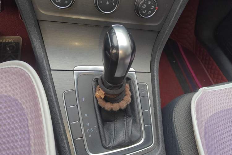 Used Volkswagen Golf 2014 1.6L Automatic Comfort Model Gear Lever