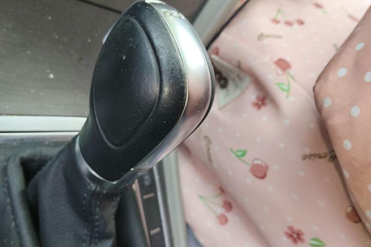 Used Volkswagen Golf 2014 1.4TSI Automatic Comfort Model Gear Lever
