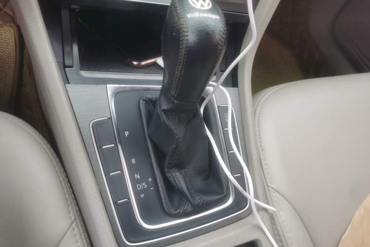 Used Volkswagen Golf 2014 1.4TSI Automatic Comfort Model Gear Lever