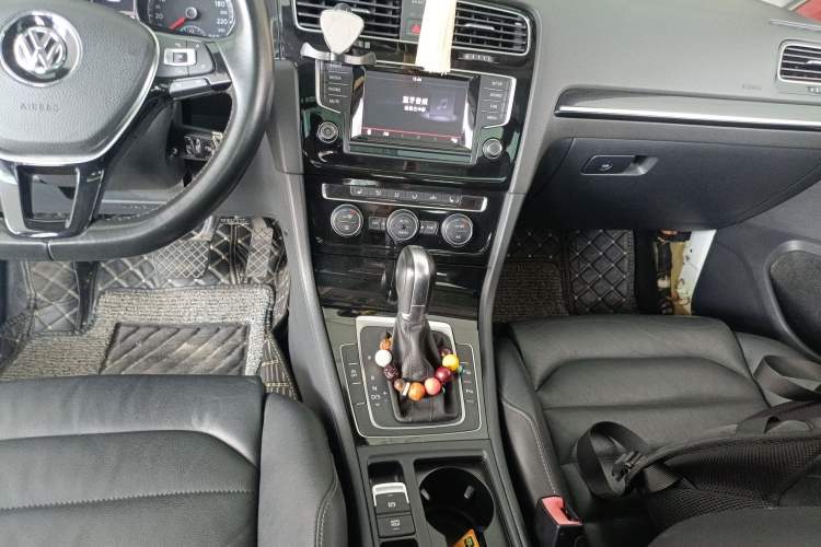 Used Volkswagen Golf 2014 1.4TSI Luxury Travel Edition Gear Lever