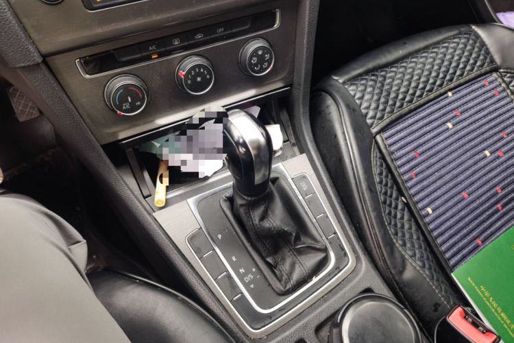 Used Volkswagen Golf 2014 1.4TSI Automatic Comfort Model Gear Lever