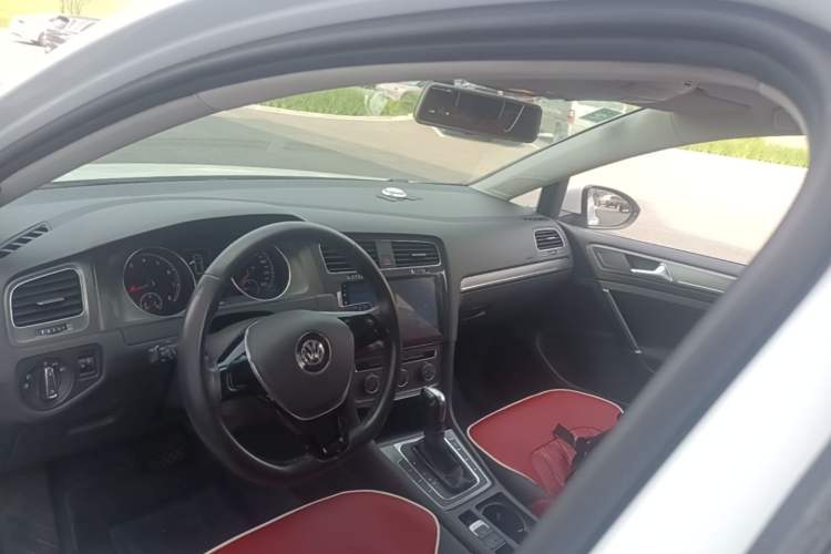 Used Volkswagen Golf 2014 1.4TSI Automatic Comfort Model Headliner
