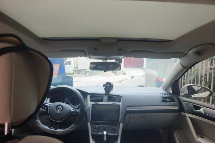Used Volkswagen Golf 2014 1.4TSI Automatic Comfort Model Headliner