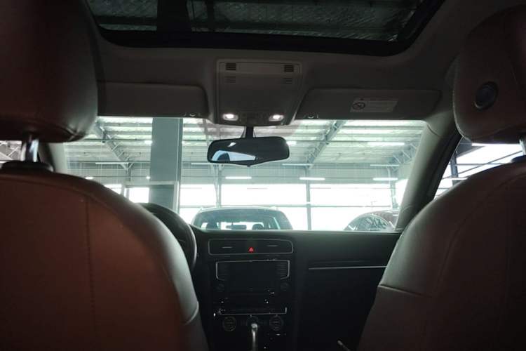Used Volkswagen Golf 2014 1.4TSI Luxury Travel Edition Headliner