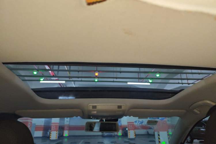 Used Volkswagen Golf 2014 1.4 TSI Manual Comfort Model Headliner