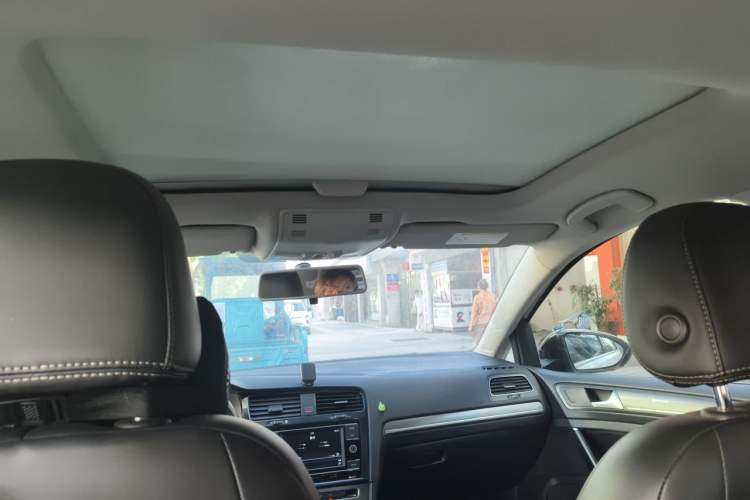 Used Volkswagen Golf 2014 1.4TSI Automatic Comfort Model Headliner